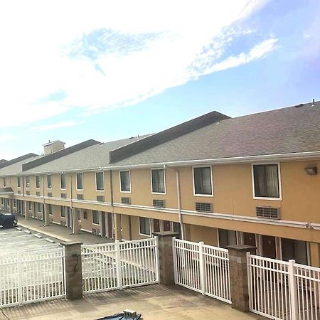 Super 8 By Wyndham Fort Scott Exterior foto