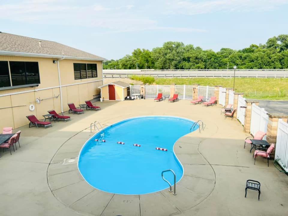 Super 8 By Wyndham Fort Scott Exterior foto
